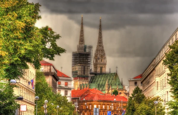 Blick auf die Kathedrale von Zagreb in Kroatien — Stockfoto