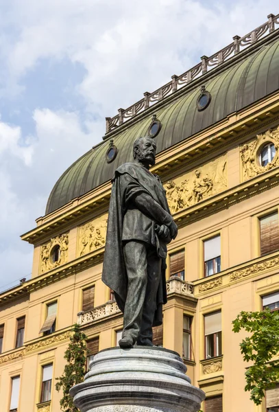 Staty av Petar Preradovic i Zagreb, Kroatien — Stockfoto