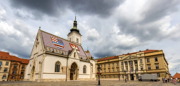 Церковь Святого Марка и хорватский парламент в Загребе — стоковое фото