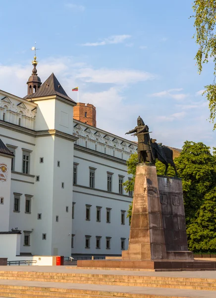 Denkmal für Gediminas, Großfürst von Litauen, in Vilnius — Stockfoto