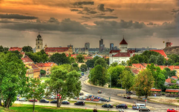 Kvällen utsikt över Vilnius, Litauen — Stockfoto