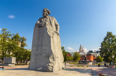 Karl Marx heykelini devrim Meydanı Moskova