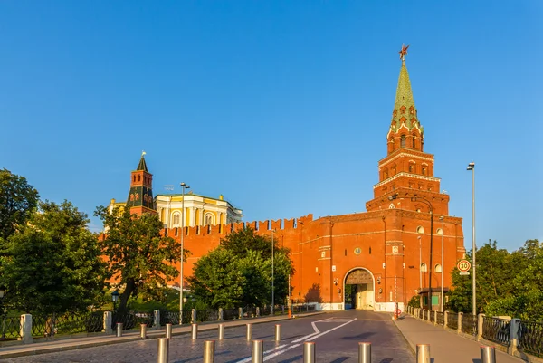 Torens en muren van het Kremlin, Moskou — Stockfoto