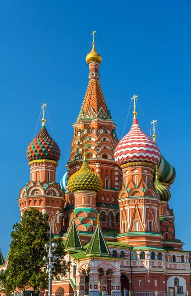 Basilikum-Kathedrale auf dem Roten Platz - Moskau — Stockfoto