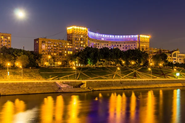 Maison d'architecte à Moscou la nuit — Photo