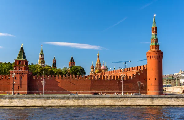 Beklemishevskaya en Petrovskaja torens van Kremlin van Moskou — Stockfoto