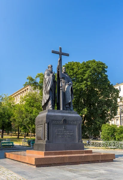 Памятник Кириллу и Мефодию в Москве — стоковое фото