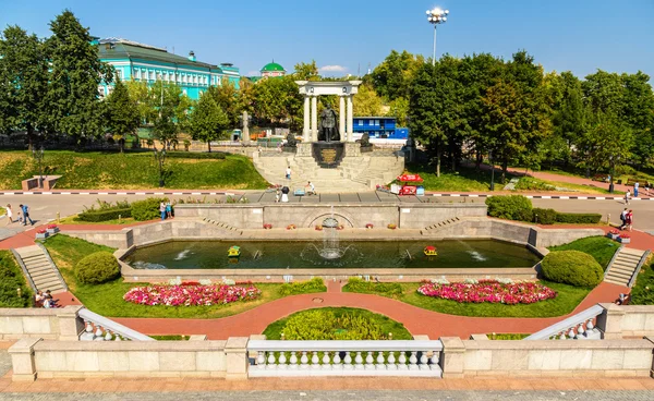 Tuin in de buurt van de kathedraal van Christus de Verlosser in Moskou — Stockfoto