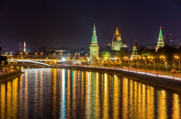 Moskova Kremlin görünümünü geceleyin - Rusya — Stok fotoğraf