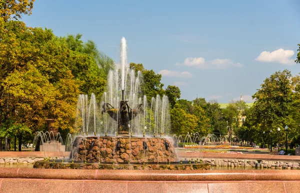 Repinskiy fontein op het Bolotnaya plein - Moskou, Rusland — Stockfoto