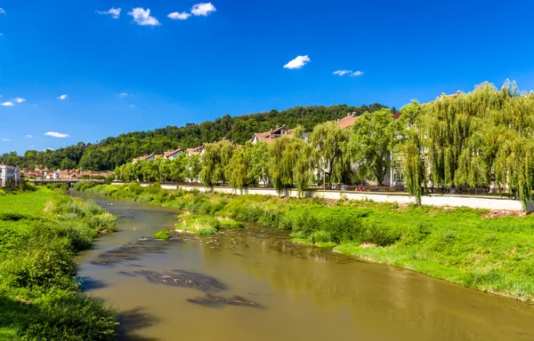 Tarnava Mare floden i Sighisoara, Rumänien — Stockfoto
