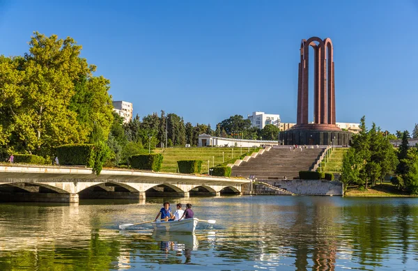 Monumento Nacional a los Héroes en Carol Park Bucarest, Rumania —  Fotos de Stock