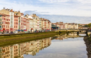 Binalarda Bayonne - Fransa, Aquitaine çıkabilir