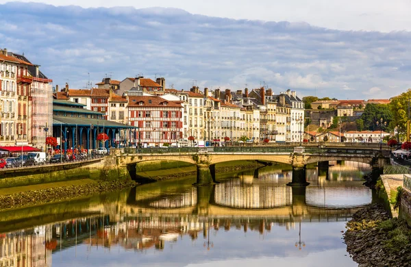Buildings at the embankment of Bayonne - France, Aquitaine — Stock Photo, Image