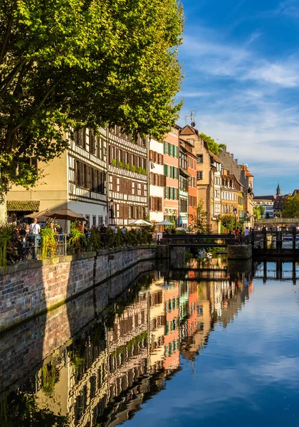 Canal na Cidade Velha de Estrasburgo - Alsácia, França — Fotografia de Stock