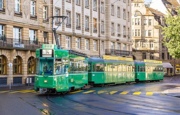 Базель, ШВЕЙЦАРИЯ - НОЯБРЬ 03: 00 Трамвай "4-4 SWP" в городе. — стоковое фото