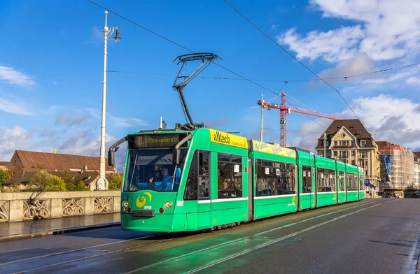 Basel, Schweiz - November 03: Siemens Combino spårvagn på mitten — Stockfoto