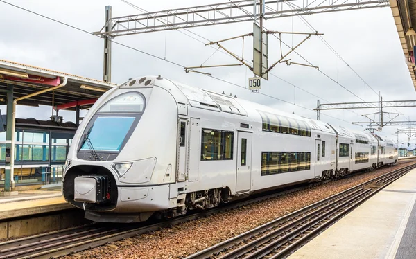 Moderno treno a due piani a Sodertalje syd station - Svezia — Foto Stock