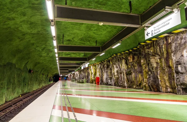 STOCKHOLM, SUÈDE - 30 MAI : Intérieur du métro Kungstradgarden — Photo