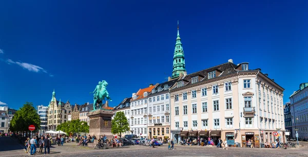 COPENAGEN, DANIMARCA - 29 MAGGIO: Veduta di piazza Hojbro Plads a maggio — Foto Stock