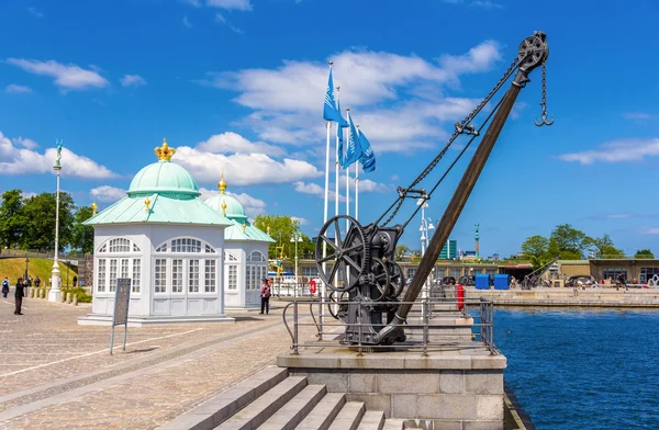 A crane and Royal pavilions on the embankment of Copenhagen — Stock Photo, Image