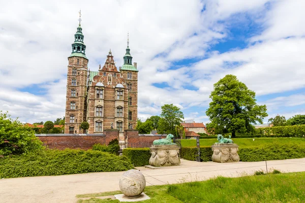 Toegang tot de Rosenborg Slot in Kopenhagen, Denemarken — Stockfoto