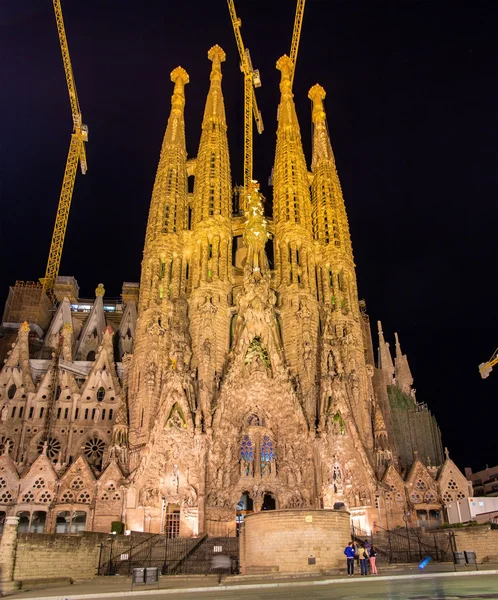 Vista noturna da igreja da Sagrada Família em Barcelona — Fotografia de Stock