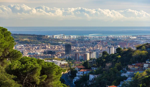 Veduta di Barcellona dalla montagna Tibidabo - Spagna — Foto Stock