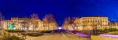 Nimes - Fransa, Languedoc-Ro caddede Feucheres görünümünü akşam