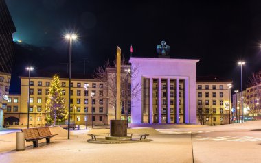 Özgürlük Anıtı önünde Landhaus İnnsbruck - Avusturya