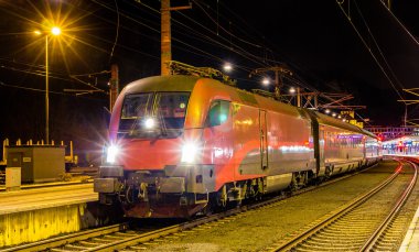 Feldkirch istasyonunda Avusturya yüksek hızlı tren