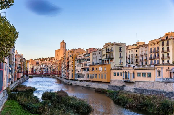 Uitzicht op de dijk in Girona - Catalonië, Spanje — Stockfoto