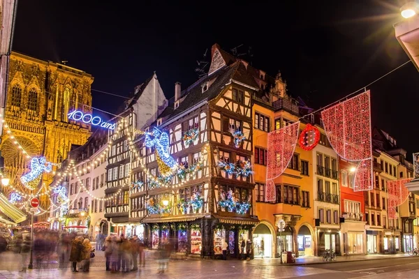 Bâtiments près de la cathédrale de Strasbourg avant Noël — Photo