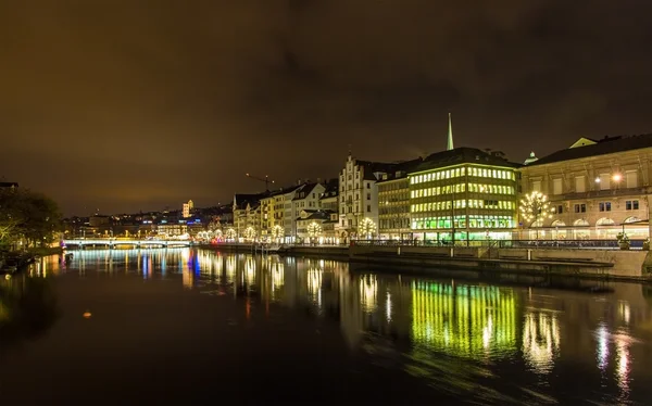 A töltésen, Zürich, éjszaka - Svájc — Stock Fotó