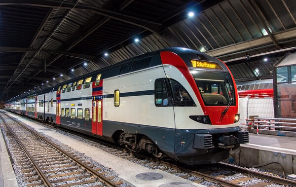Региональный поезд в Шаффхаузен в Цюрихе, Швейцария
