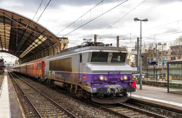 Avignon, Fransa - Ocak 02: Bölgesel tren Ter 2n Ng Avigno — Stok fotoğraf