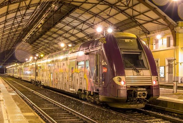 Štrasburk, Francie - leden 01: Sncf regionální motorový vlak na t — Stock fotografie