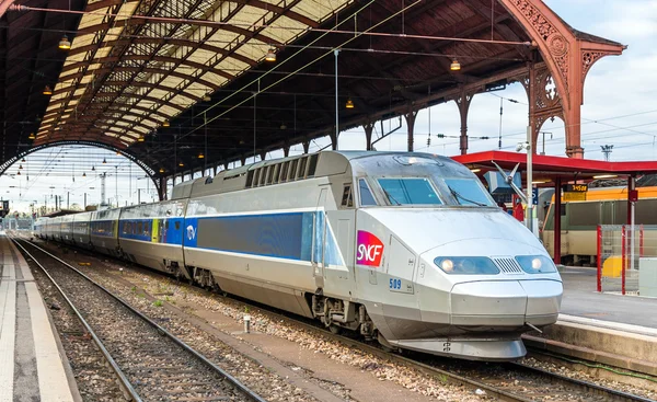 STRASBOURG, FRANCIA - 14 DE ABRIL: Tren SNCF TGV en la estación principal —  Fotos de Stock