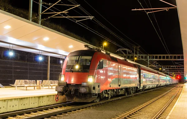 Comboio austríaco de alta velocidade na estação de Feldkirch — Fotografia de Stock