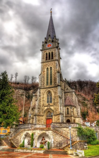 Uitzicht op de kathedraal van St. Florin in Vaduz - Liechtenstein — Stockfoto