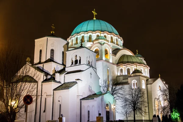 De kleine en de belangrijkste kerken van Saint Sava kathedraal in Belg — Stockfoto