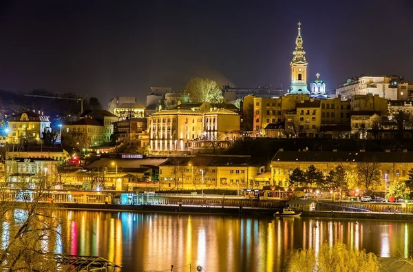Widok na centrum miasta w Belgradzie, w nocy - Serbia — Zdjęcie stockowe
