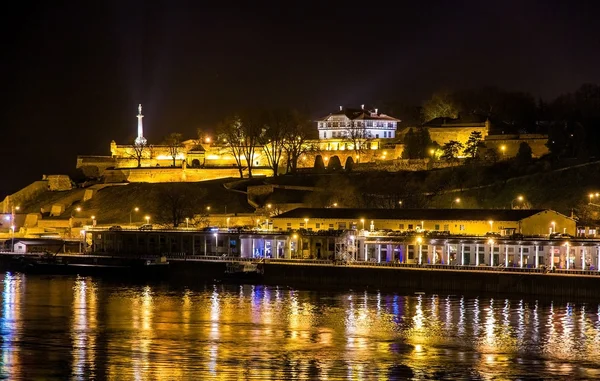 Uitzicht op Fort van Belgrado over de rivier de Sava - Servië — Stockfoto
