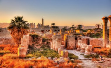 Karnak Tapınağı akşam - Luksor, Mısır görünümünü