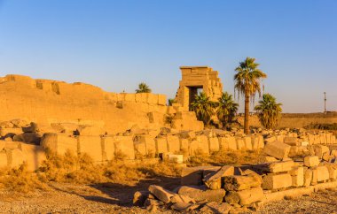 Karnak Tapınağı - Mısır Doğu kapısı görünümünü