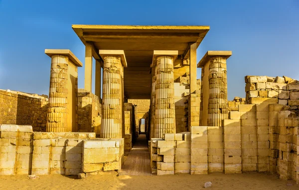 Sloupová síň v Zoser pyramida - Sakkára, Egypt — Stock fotografie