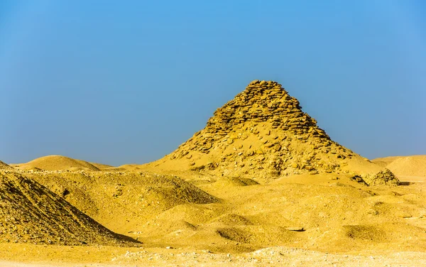 View of the Pyramid of Userkaf at Saqqara - Egypt — Stock Photo, Image