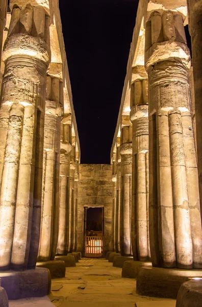 Colonnade in de tempel van Luxor - Egypte — Stockfoto