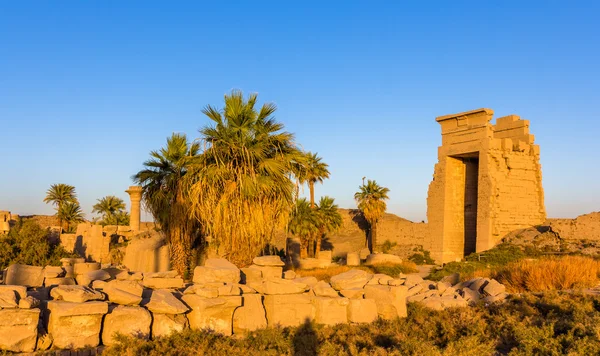 Blick auf das östliche Tor im Karnak-Tempel - Ägypten — Stockfoto