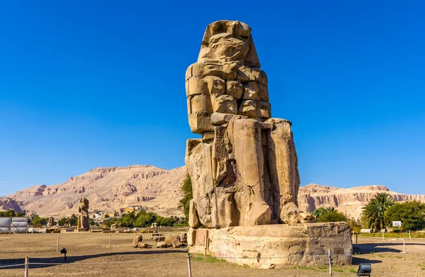 Le colosse nord de Memnon près de Louxor - Egypte — Photo